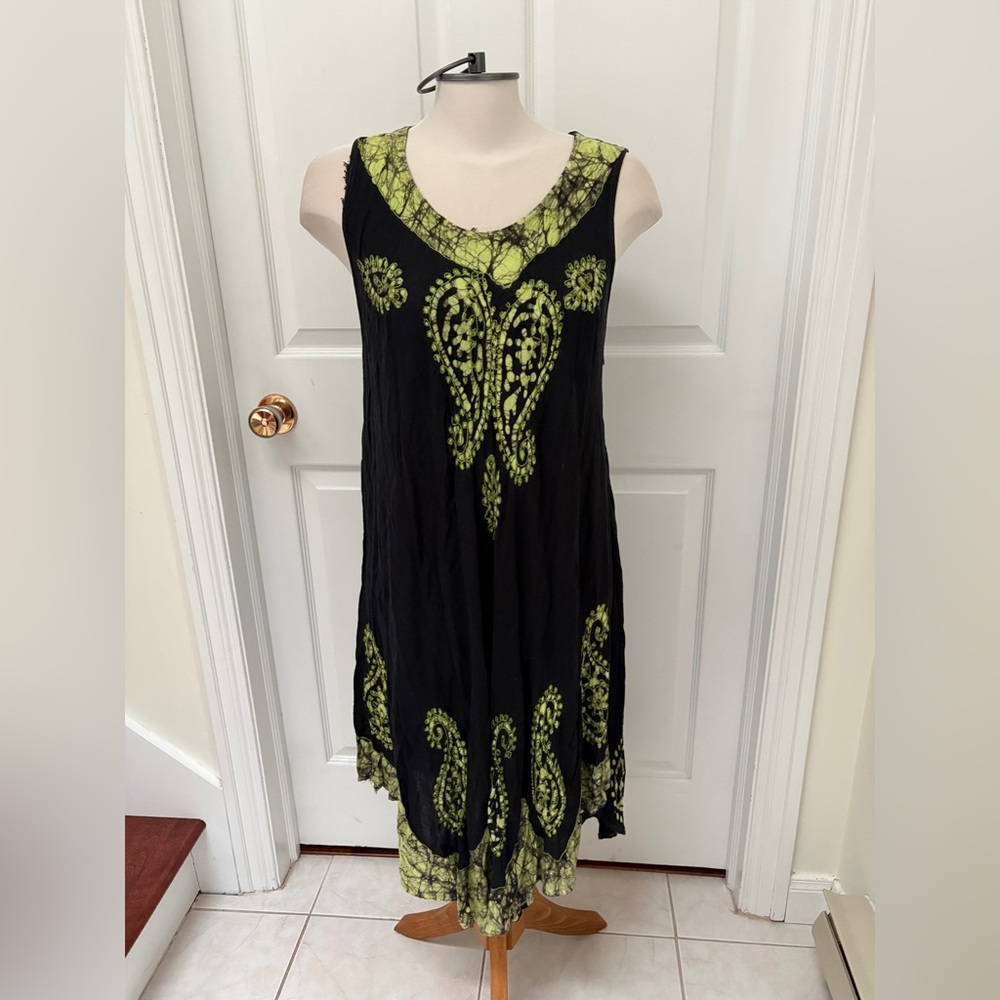 Black and Green Sleeveless Dress